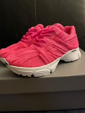 Balenciaga Women's Vibrant Pink Phantom Sneakers.Size 40 /10 US. NWB Dust Bag